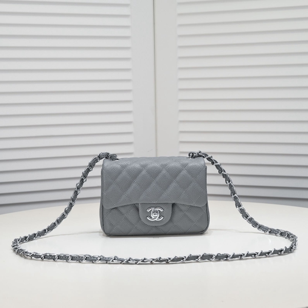 シャネルバッグ正面デザイン